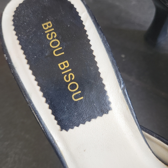 Bisou Bisou Black Heels with Elegant Ruched Design - Picture 4 of 6